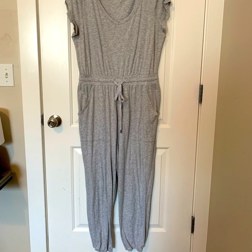 Short sleeve grey jogger jumper